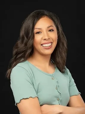 Trina Deuhart, portrait